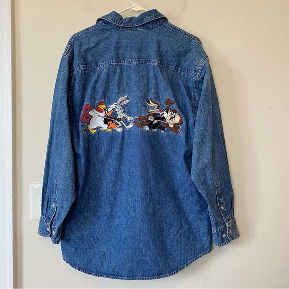 Warner Bros Vintage 1999 Looney Tunes Tug of War Embroidered Denim Shirt Jacket - Picture 1 of 9